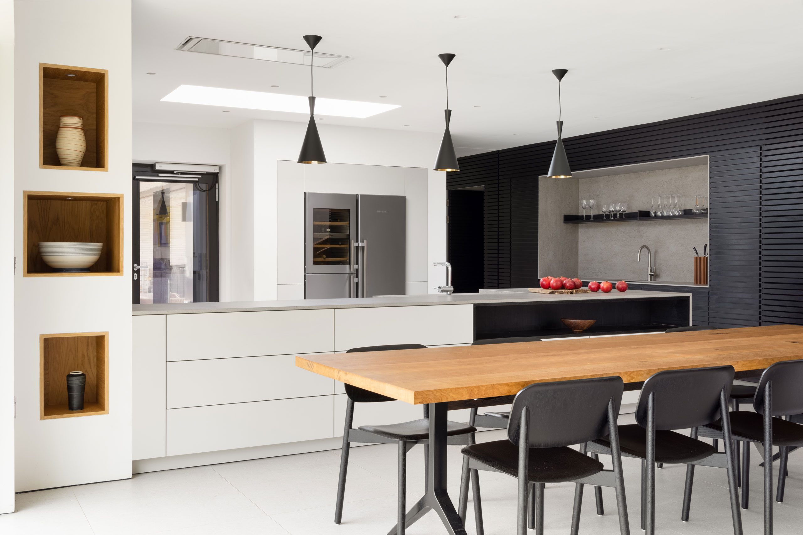 Contemporary Bespoke Kitchen | view side | The Myers Touch