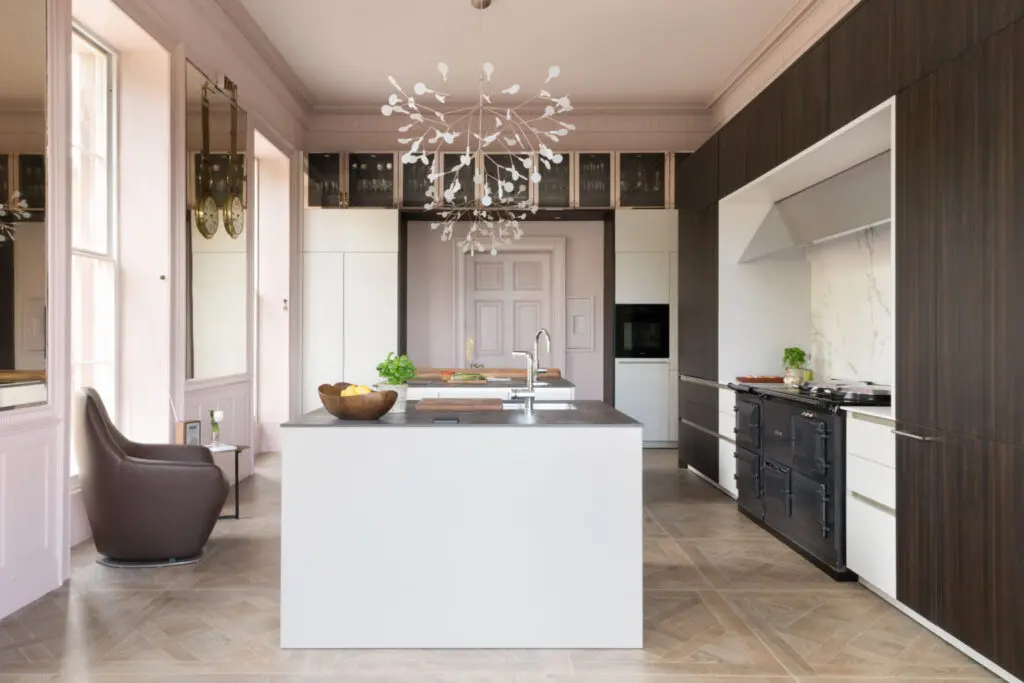 Tailored kitchen renovations: a modern, customised space with sleek design and functional layout.